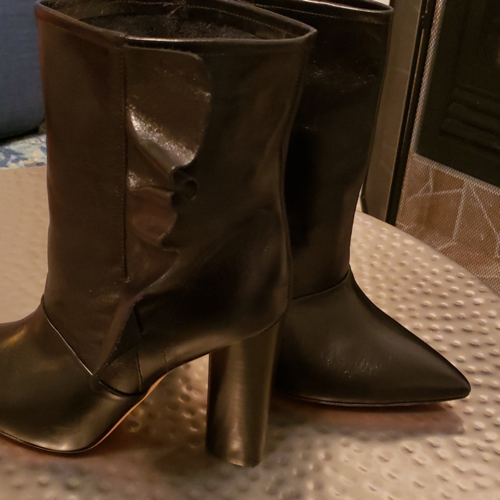 Shoes - Picture 2 of 4